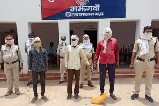 Mazhgawan police arrested 3 absconding accused of robbery in satna