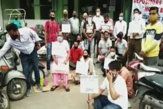 Account holders protest outside bank in Pathankot, RBI bans withdrawal of money