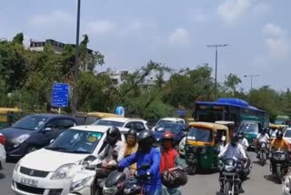 People are getting worried due to traffic jam in Patel Nagar