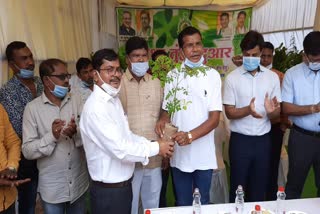 pcc-chief-mohan-markam-launches-paudha-tunhar-duar-scheme