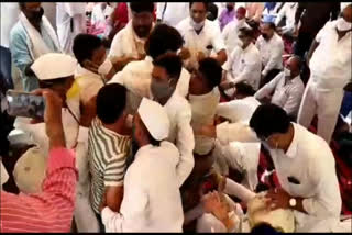 Two Congress workers clash at a condolence meeting in Ajmer