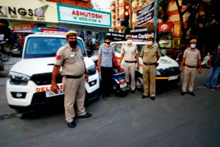 delhi police pcr catches auto lifter