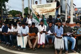 മലപ്പുറത്ത് വിദ്യാഭ്യാസ മന്ത്രിക്കെതിരെ എം.എസ്.എഫിന്‍റെ പ്രതിഷേധം  എം.എസ്.എഫിന്‍റെ പ്രതിഷേധം  വിദ്യാഭ്യാസ മന്ത്രി സി. രവീന്ദ്രനാഥ്  സി. രവീന്ദ്രനാഥ്‌  protest against eduacation minister in malappuram  malappuram  eduacation minister  etv bharat news  kerala news