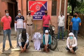 miscreant arrested for robbery on stolen bike arrested in delhi