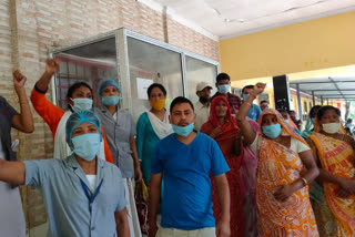 protest-by-4th-grade-staff-of-sivsagar-civil-hospital