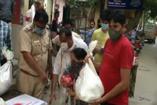 essential items distributed to many families by samarthanam trust in east delhi