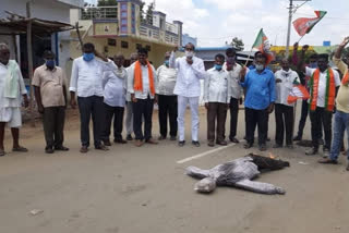 Subabul Jamail farmers protest at Kamepalli in Khammam district