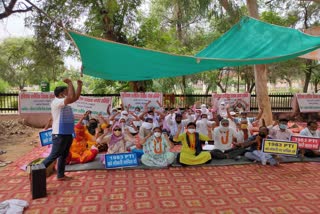 former mla somvir singh supported pti teachers protest in bhiwani