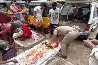 Chennai police inspector  who helped to bury the body of an old age woman