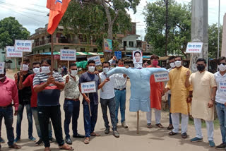 BJP workers burn effigy of former state chief minister Kamal Nath