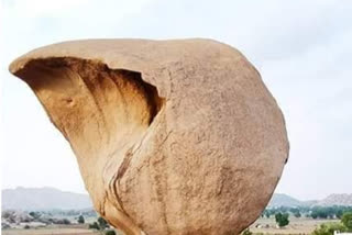 attraction of rare stone cliffs in Idar Fort