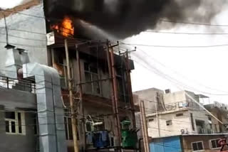 نوئیڈا کے پرنٹنگ پریس کمپنی میں آتشزدگی