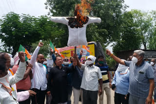 bjp-leaders-burnt-effigy-of-kamal-nath