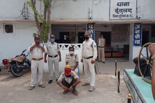 Datia district police arrested 10 thousand prize crooks