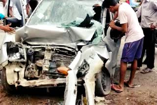 Four people injured and one dead in horrific road acciden