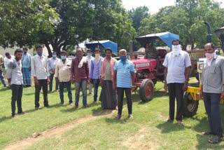 rajam tractor union members protest for taking more amount while entering into town