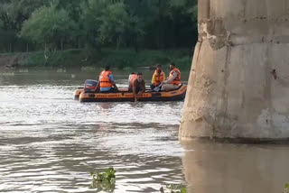 Divers searching for young man