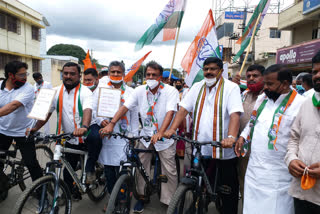 Congress leaders protest against petroleum price hike
