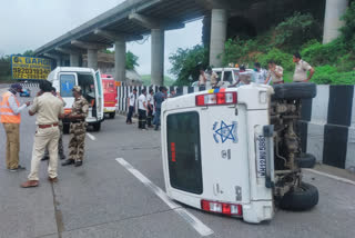 Police van accident in Sharad Pawars convoy