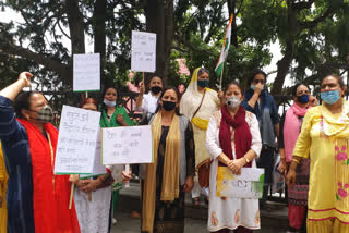 mahila congress protest against central government in shimla