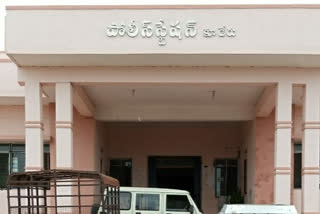 person suicide attempt infront of police station in kuderu ananthapuram dsitrict