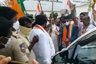 congress leaders protest in front of collectorate at siddipeta