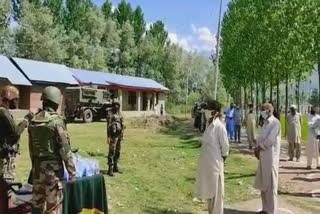 Army distributes sanitization kits among locals in Bandipora holds door to door awareness