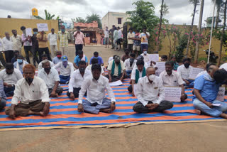 JDS Members protest against Masale Jayaram in Tumkur