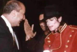 When Anupam Kher broke barricade and jumped on stage to meet Michael Jackson