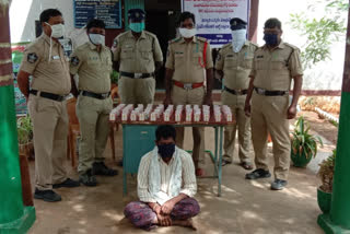 karnataka liquor caught by nandavaram police in kurnool district