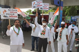 congress workers protested against petrol rate hike at badarpur