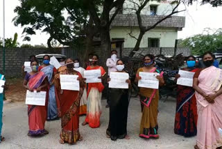 Dharna for giving home places to the siripuram villagers at guntur district