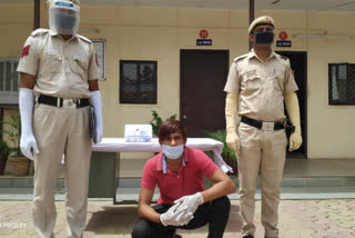 Baba Haridas Nagar Police arrested a wanted criminal