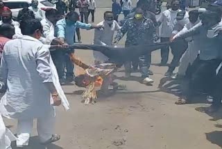 Congress burnt effigy of Government in Vidisha