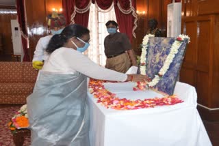 Governor Draupadi Murmu and JMM supremo paid tribute to heroes of Santal Hul in ranchi