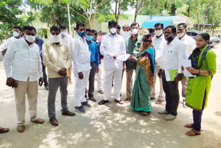 mla solipet ramalingareddy distributed raithu bheema cheques for former families