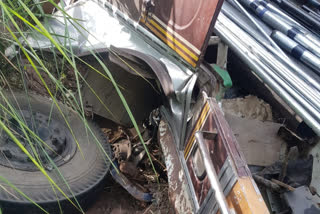 Truck fell into a ditch in sirmaur