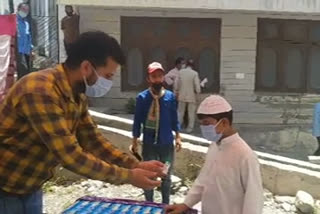 bhartiya yuva morcha distributed face mask and hand sanitizer to citizen in Ramban