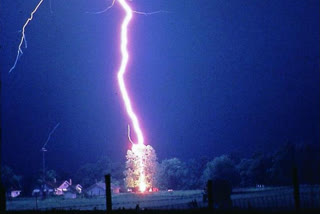 Lightning strikes kill seven in Gujarat