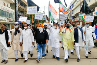 congress celebrates black day on the completion of  100 days of shivraj government in rewa via silent procession in rewa