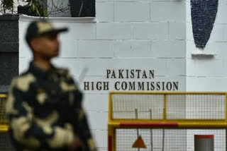 Pakistan officials return  Attari-Wagah border  Pakistan High Commission  Pakistan officials return via Attari-Wagah  143 പാകിസ്ഥാൻ ഉദ്യോഗസ്ഥർ പാകിസ്ഥാനിലേക്ക് മടങ്ങി  പാകിസ്ഥാൻ ഹൈക്കമ്മീഷൻ