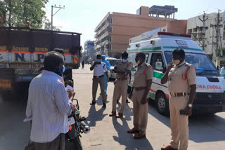 due to increasing covid cases  in prakasam dst  police  office send people  to quarantine    who came on outside