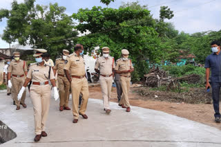 DIG and District SP visited the containment zone in Vijayanagar