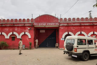 26 prisoners found in Pratapgarh district jail together corona infected