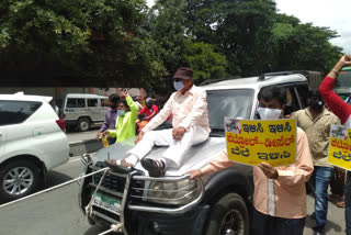 Vatal nagaraj protest against central government