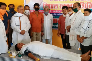 रक्तदान शिविर का आयोजन, Blood donation camp organized