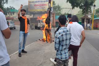 abvp workers burn effigy of Xi Jinping