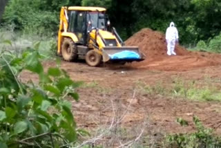 Inhuman funeral of Corona infected.Funeral through JCB:  video viral