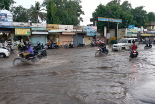 waterlogged  in roads of khargone post rain for 2 hours