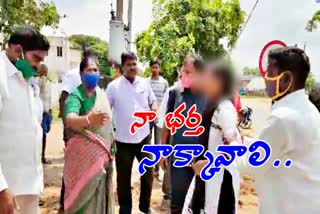 women suicide attempt before mla seethakka in chinn aboinapalli